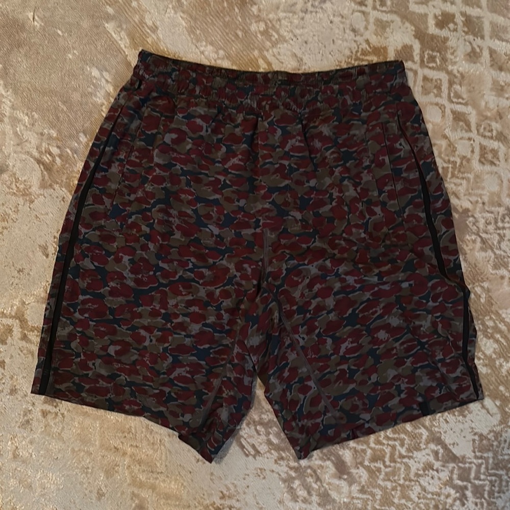 Lululemon 9” lined pace breaker